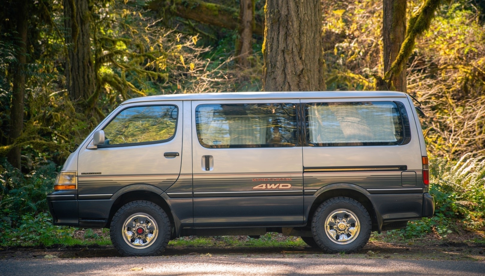 A 1992 Toyota Hiace 4x4 Super Custom